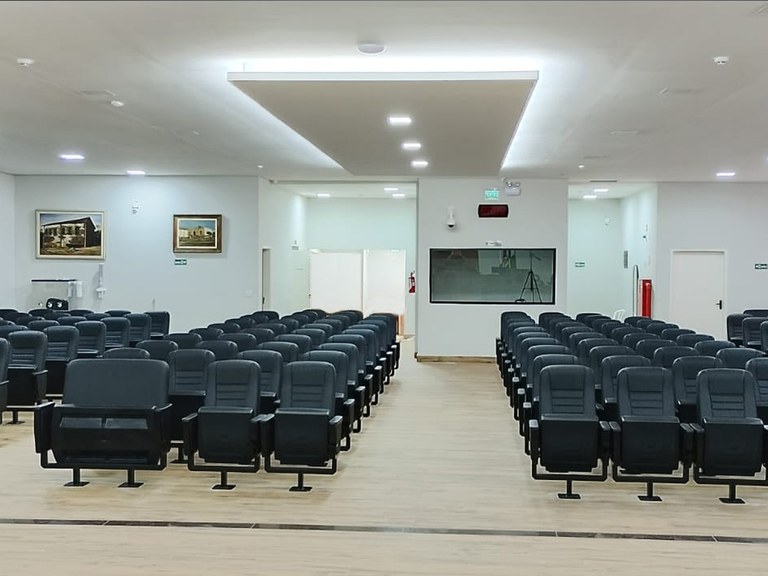 Câmara de Taquaritinga finaliza instalação de novas poltronas