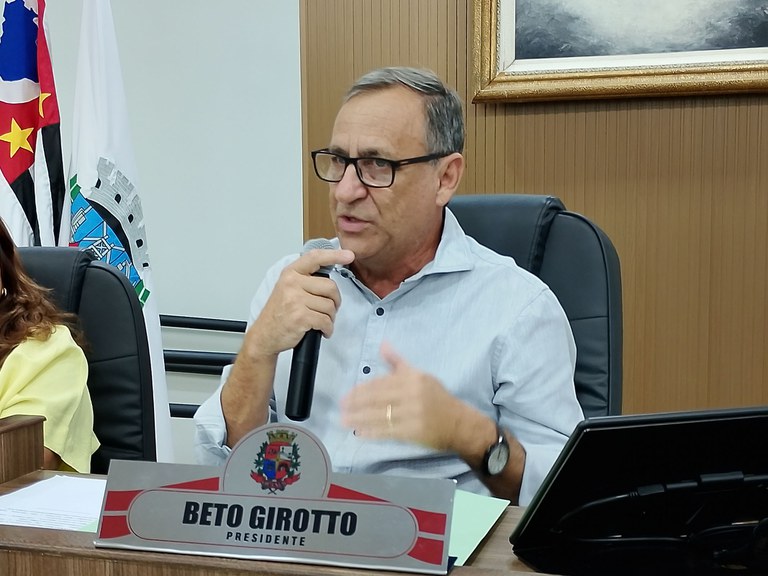 Câmara derruba veto e mantém teto para reajuste de prefeito e vereadores