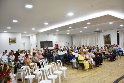 Câmara homenageia professores aposentados em sessão solene