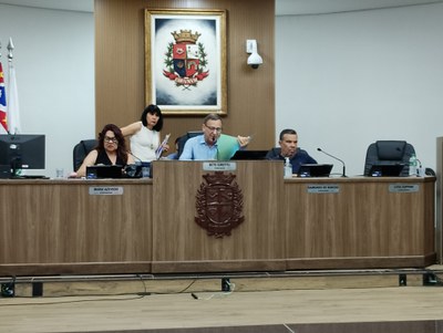Câmara rejeita projetos de criação de cargos na Prefeitura