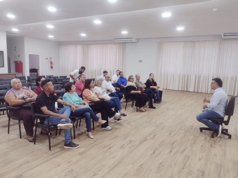 Deputado federal visita Câmara