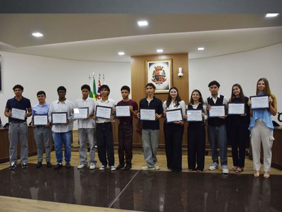 Estudantes tomam posse no Parlamento Jovem