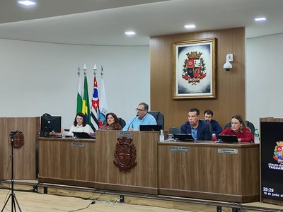 Projeto limita reajuste para ocupantes de cargos eletivos